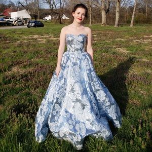 Mac Duggal prom dress